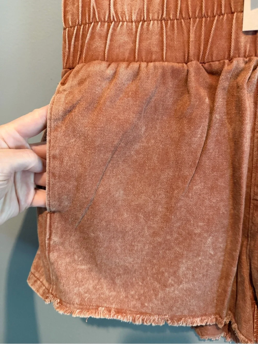 High-Waist Smocked Terra Cotta Women's Shorts with Frayed Hem - Picture 2 of 4
